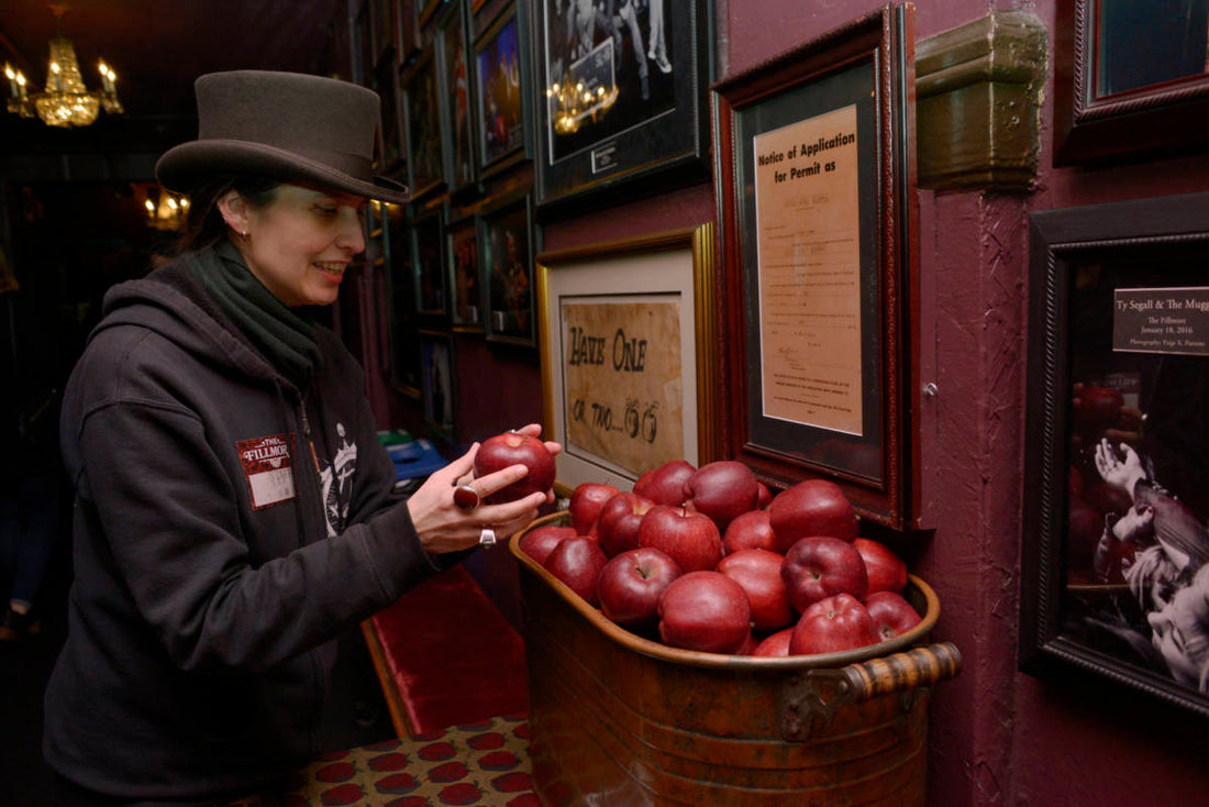 Bill Graham, Free Apples, and a Sweet New Year: The Jewish Roots of a Grateful Dead Tradition