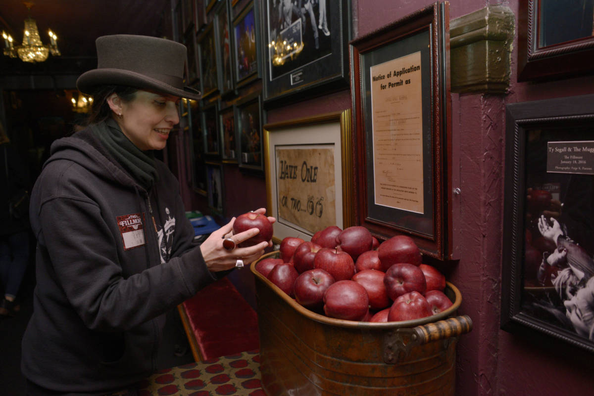 Bill Graham, Free Apples, and a Sweet New Year: The Jewish Roots of a Grateful Dead Tradition